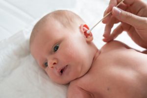 Come pulire le orecchie dei bambini correttamente