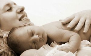 Mio figlio vuole stare continuamente in braccio