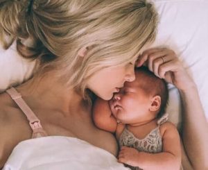 8 attenzioni post-parto che ogni madre deve avere