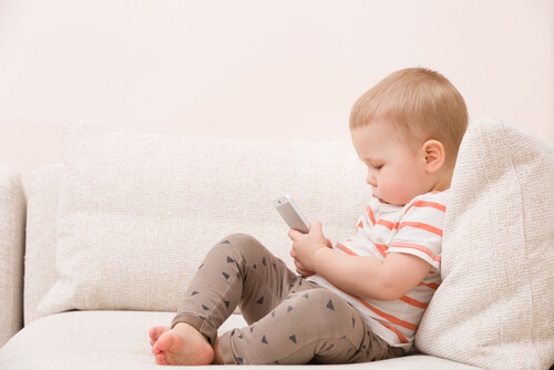 Uso precoce dello smartphone