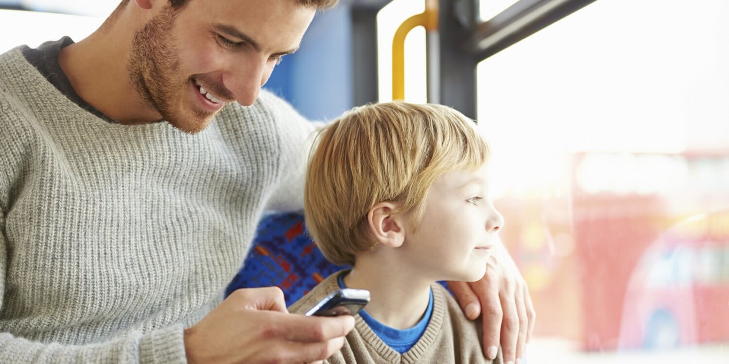 Dipendere dal cellulare significa ignorare i propri figli