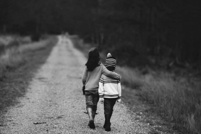 Crescere un bambino buono insegnandogli a essere compassionevole