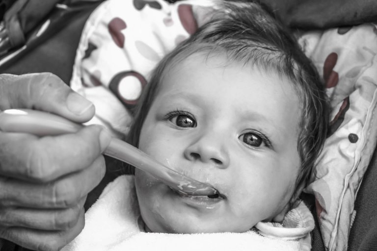 Che alimenti deve assumere il bambino per stare bene.