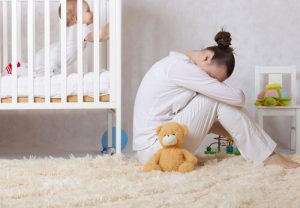 La depressione post-partum: cause, sintomi e consigli per combatterla