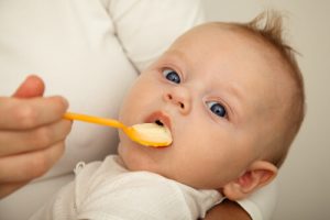 Come introdurre cibi solidi nella dieta del bebè?