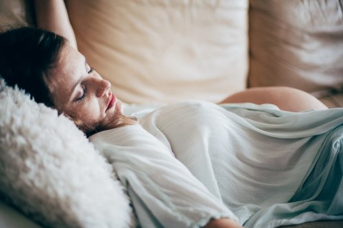 Dormire a faccia in su in gravidanza può causare problemi alla schiena