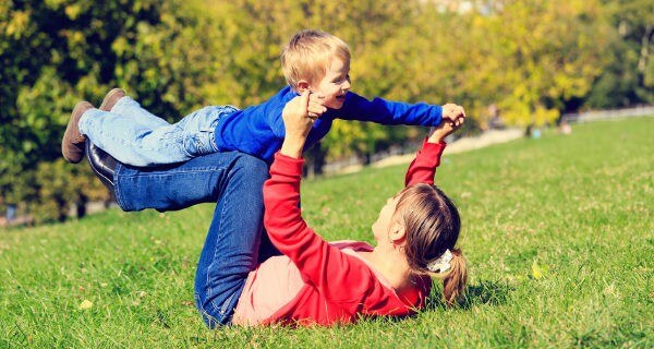 Giochi all'aria aperta con la zia