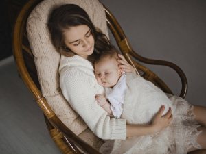 Cantare ai neonati offre fantastici benefici