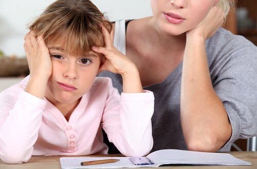 Essere una mamma fastidiosa aiuta i bambini ad avere successo