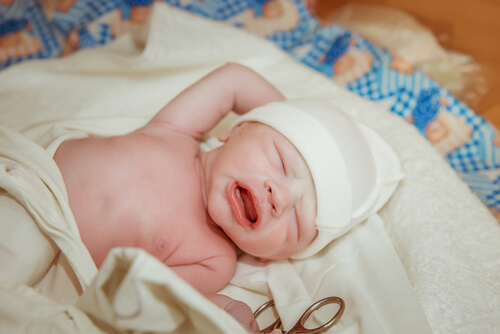 Neonato che piange