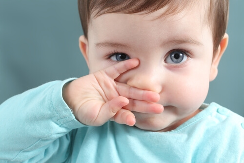 Bambino con naso chiuso