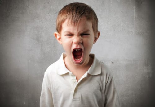 Parlare con un bambino arrabbiato: 8 chiavi per farlo