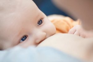 L'allattamento e i benefici per la madre