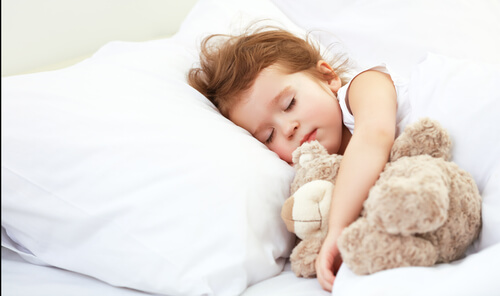 Quanto deve dormire un bambino in base alla sua età?