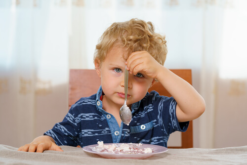 È importante capire quali sono le ragioni per le quali il bebè non vuole mangiare