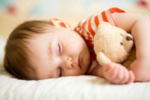 Quanto deve dormire un bambino? Nei primi anni, sono necessarie almeno 10 ore al giorno