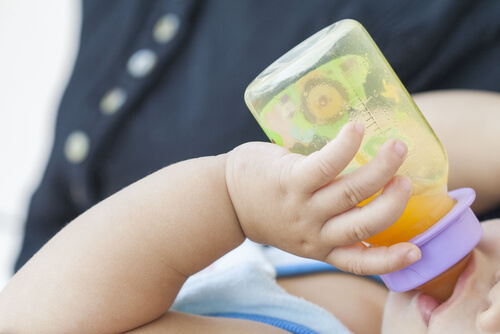 Per assumere meglio il ferro, il bambino dovrebbe assumere contemporaneamente vitamina C
