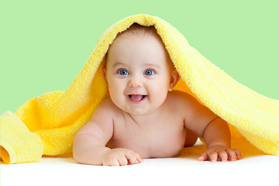 Lo sviluppo motorio nei bambini: a tre mesi, iniziano a sorridere