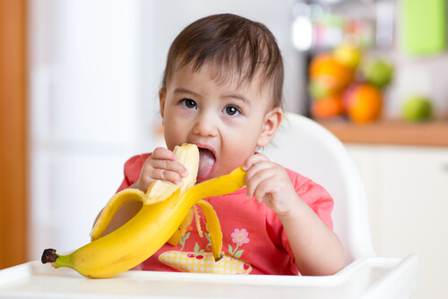 Tra i primi alimenti solidi da dare al bebè, la banana rappresenta un'ottima scelta