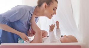 Far stare tranquillo il bambino durante il cambio: ecco come