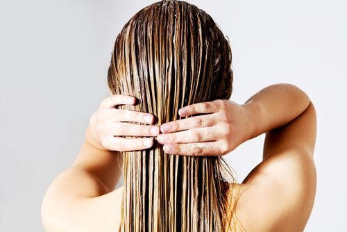 Sfruttare le caratteristiche naturali dei propri capelli aiuta a ottimizzare il tempo