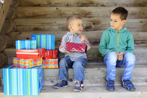L'invidia nei bambini: cause e modi per farla passare