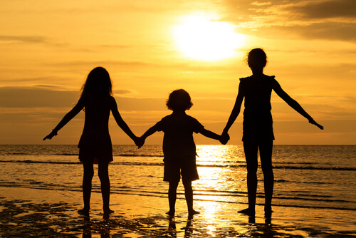 5 cose che capitano quando i tuoi figli crescono accanto ai cugini