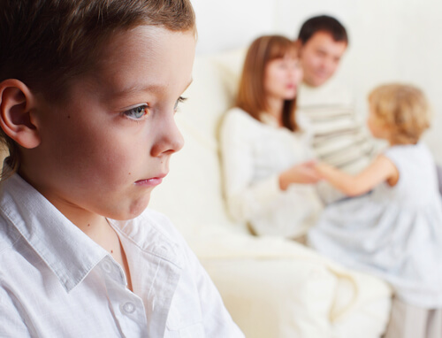 L'invidia nei bambini spesso è provocata dall'arrivo di un fratellino
