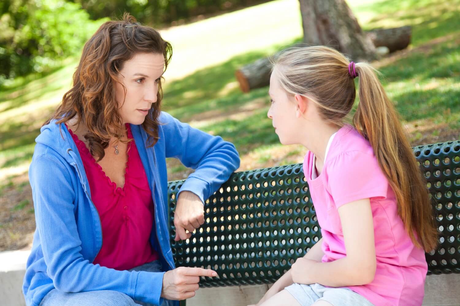 Ascoltare nostro figlio non significa educare un bambino iperprotetto
