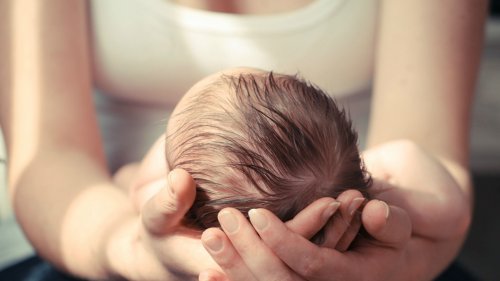 I capelli con i quali i neonati vengono al mondo non sono definitivi