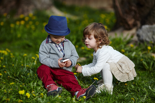 L'invidia nei bambini può essere provocata da molteplici fattori