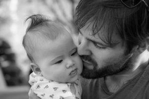 Come e perché coinvolgere il papà nella cura dei figli
