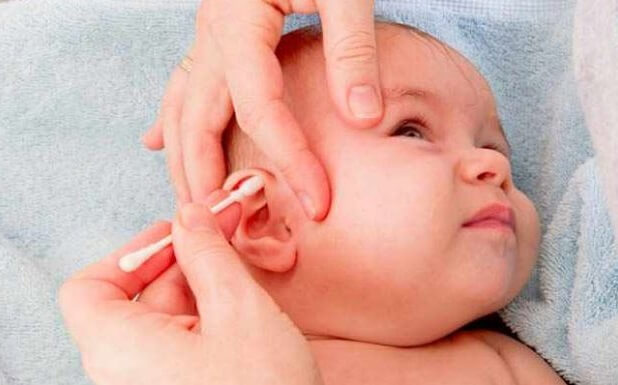 I cotton fioc andrebbero usati per pulire solo l'orecchio esterno