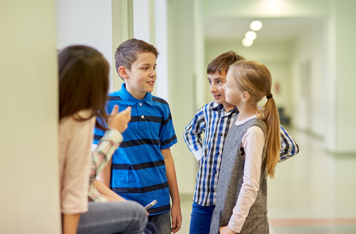 Gli scherzi tra bambini possono esercitare un notevole impatto sul loro sviluppo psicologico