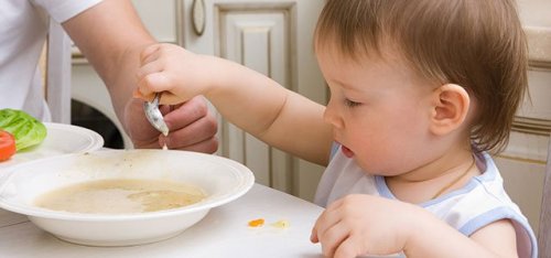A questa età, il vostro bambino è pronto a provare un gran numero di ricette al cucchiaio