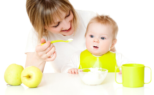 Oltre ai massaggi, per alleviare la stitichezza è necessario modificare l'alimentazione