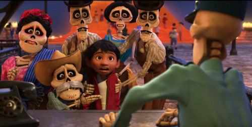 Miguel con i suoi avi defunti nel film Coco
