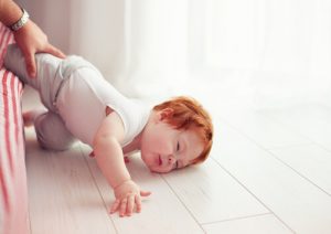 Colpo alla testa: per quanto tenere sveglio il piccolo?