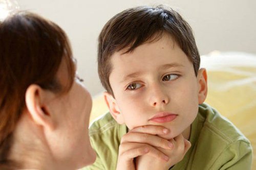 Per dire no in maniera positiva, è importante spiegare bene la situazione al bambino