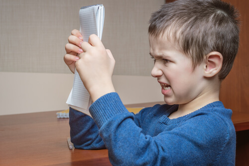 Ira nei bambini: cosa possono fare i genitori?