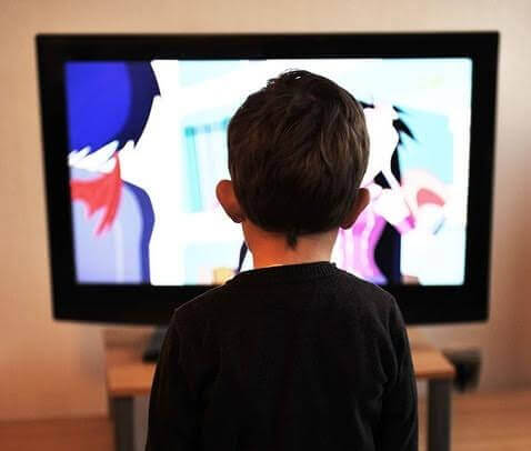 Un bambino che ha ricevuto una buona educazione sa dare il giusto valore a televisione e videogiochi