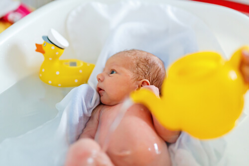 6 consigli per il primo bagnetto del neonato