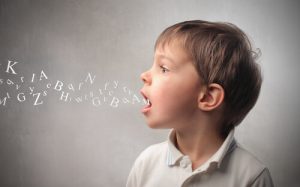 Mio figlio non pronuncia la R e la S: come posso aiutarlo?
