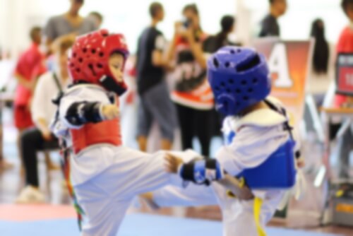 Bambini praticano taekwondo