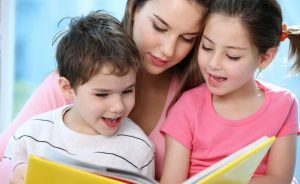 Baby sitter o asilo nido? Vantaggi e svantaggi