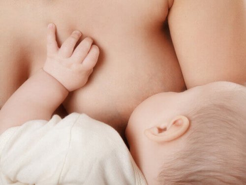 L'allattamento dovrebbe iniziare non appena la madre riceve il bebè