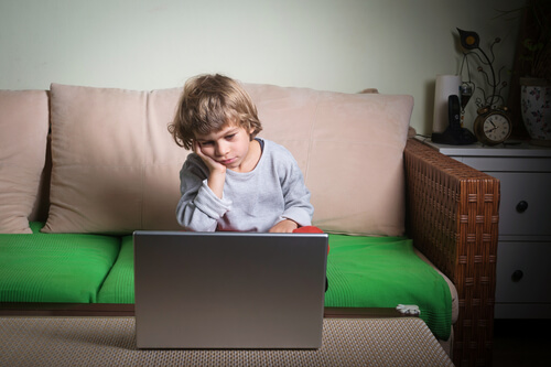 Per vincere la pigrizia infantile di vostro figlio, dovete motivarlo e sostenere i suoi interessi