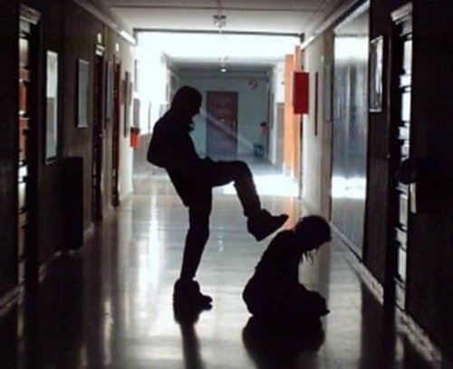 Se vostro figlio non vuole andare a scuola, cercate di scoprire se si verificano episodi di bullismo