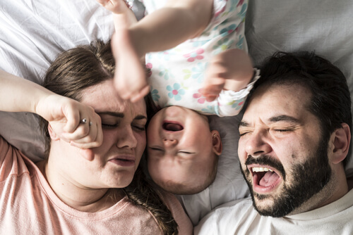 Il ciclo del sonno invertito rappresenta un vero problema per i genitori