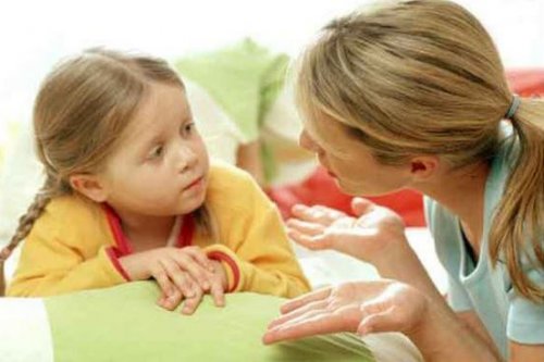 È importante insegnare ai nostri figli a parlare e comportarsi correttamente